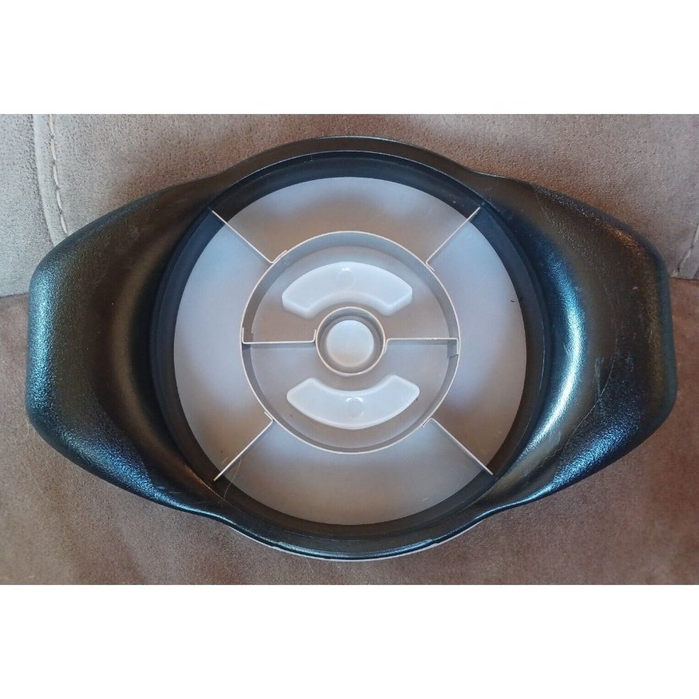 Pampered Chef Pineapple Slicer/Corer/Cutter Wedger #2416  EUC